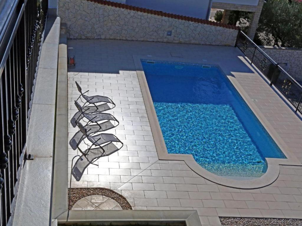 Lovely Apartment With Beautiful Pool Primošten Екстериор снимка