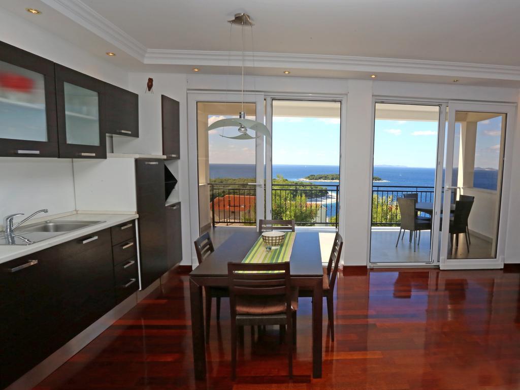 Lovely Apartment With Beautiful Pool Primošten Екстериор снимка