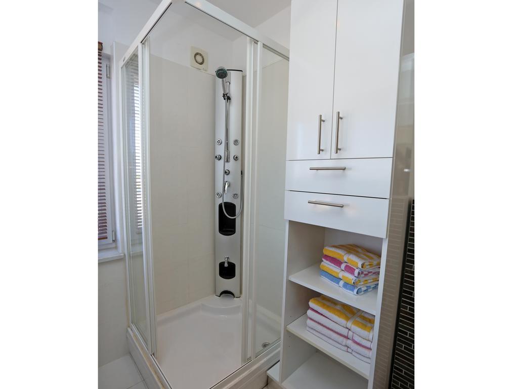 Lovely Apartment With Beautiful Pool Primošten Екстериор снимка